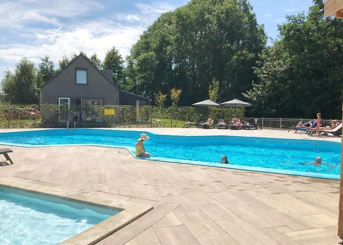 538 Op Recreatiepark De Wielen Chalet